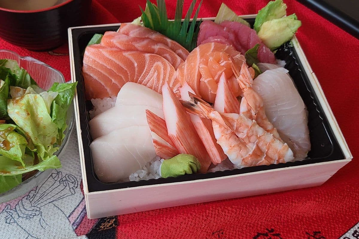Chirashi Don (16 pcs)