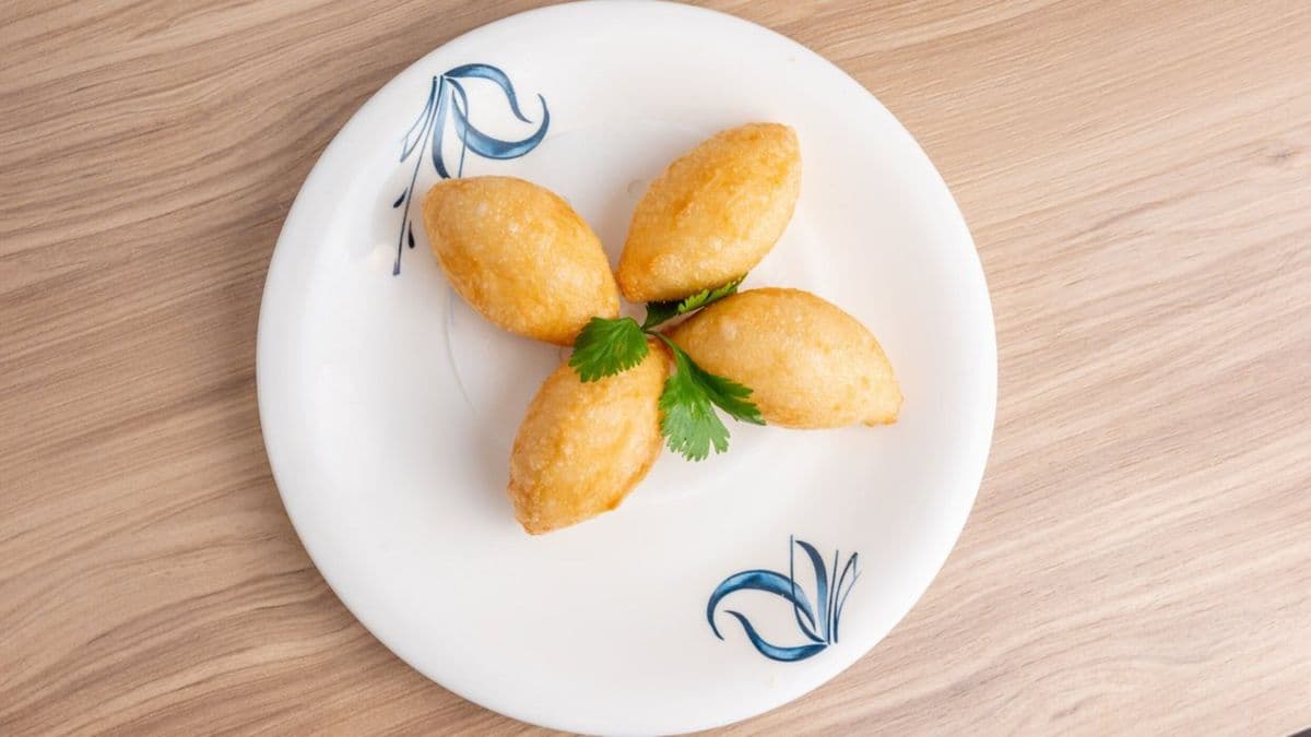 Deep Fried Meat Dumplings 鹹水角 (4 pcs)