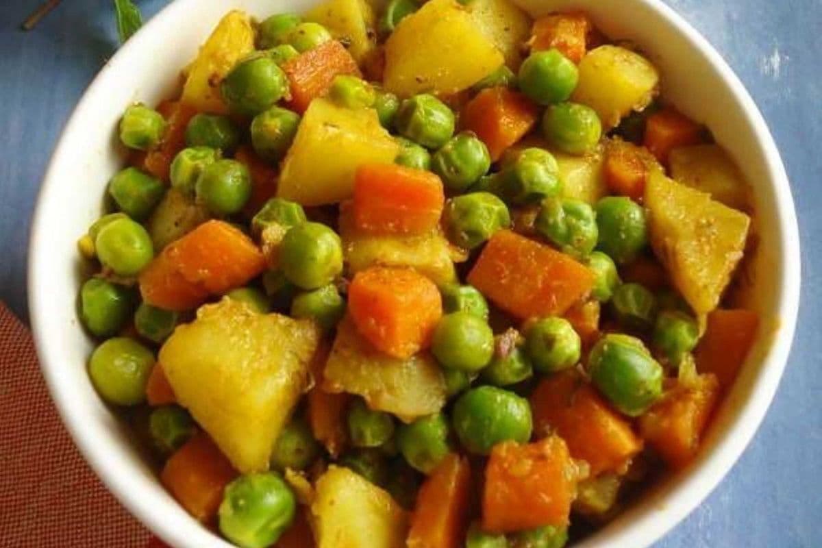 ALOO GAJAR MATAR (NO ONION/NO GARLIC)