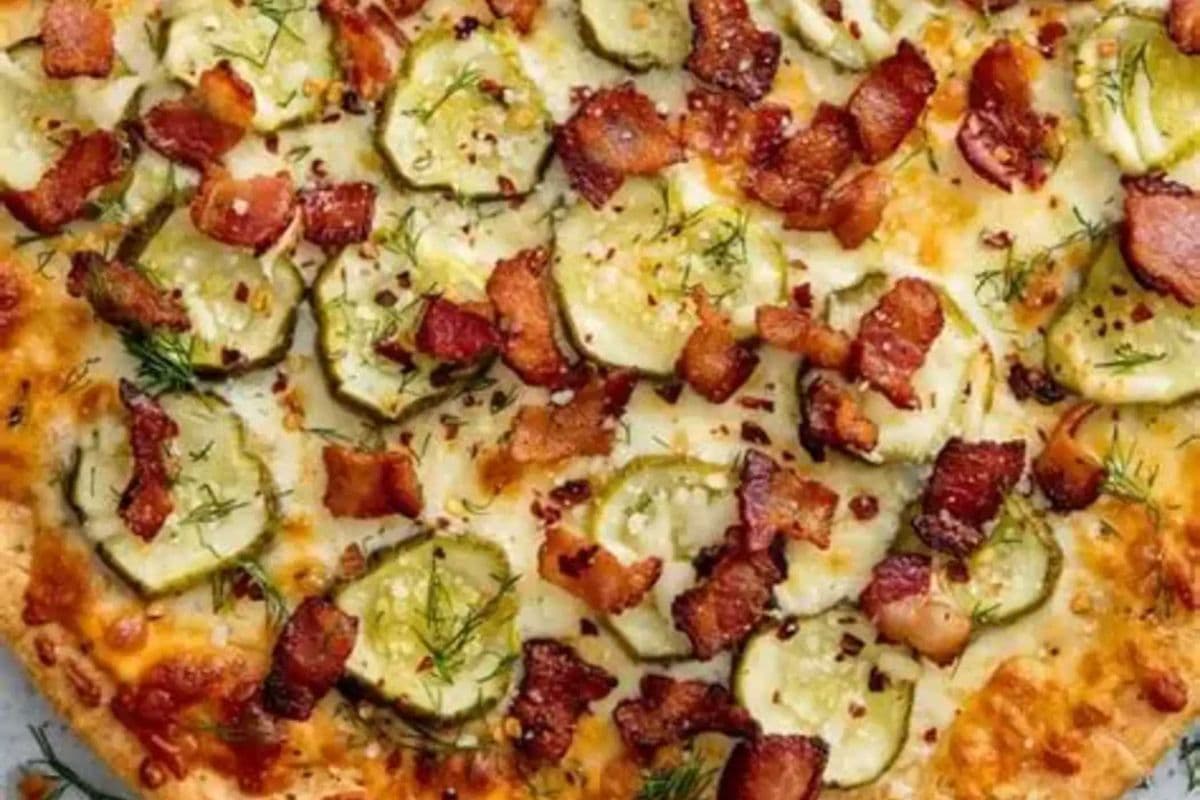 PICKLE HEAT (BACON) PIZZA