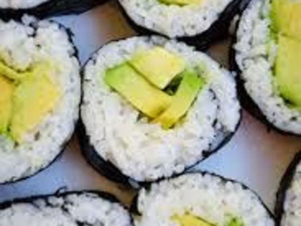 Avocado Roll (6 pcs)