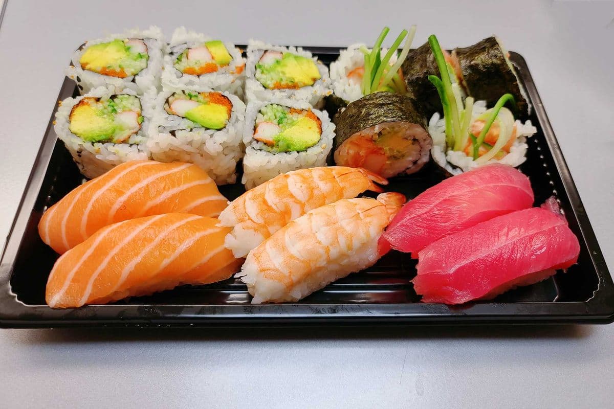 110. Sushi A (17 pcs)