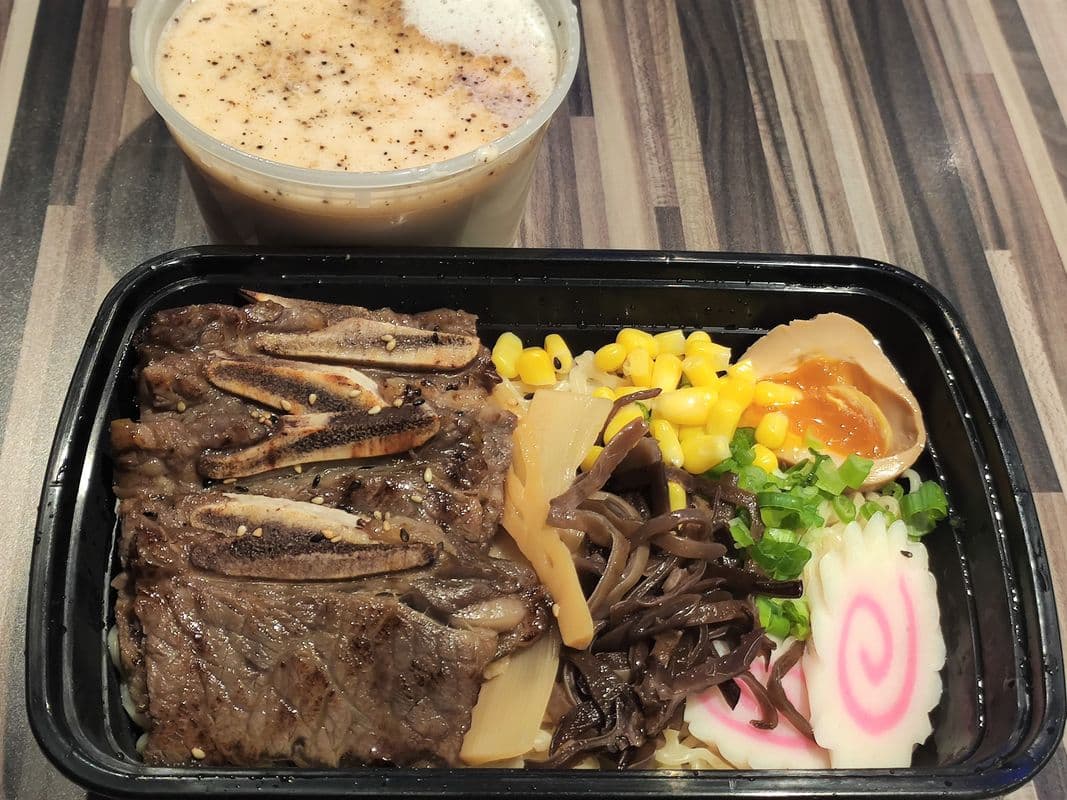 Beef Short Ribs (6 pcs) Ramen Noodle Soup (A757)
