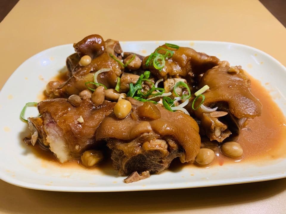 87. Pig's Hock with Preserved Bean Sauce and Peanut 南乳花生豬手