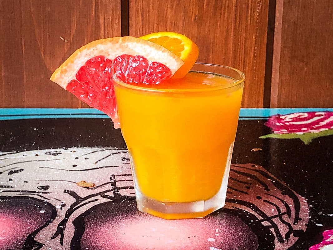Jus d’orange et pamplemousse fraîchement pressé / Fresh Orange and Grapefruit Juice
