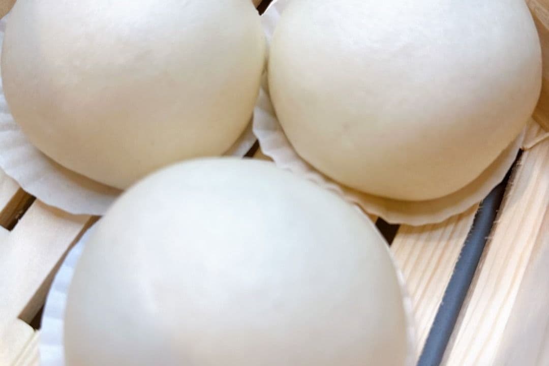 D06. Steamed Egg Yolk Bun 流沙包