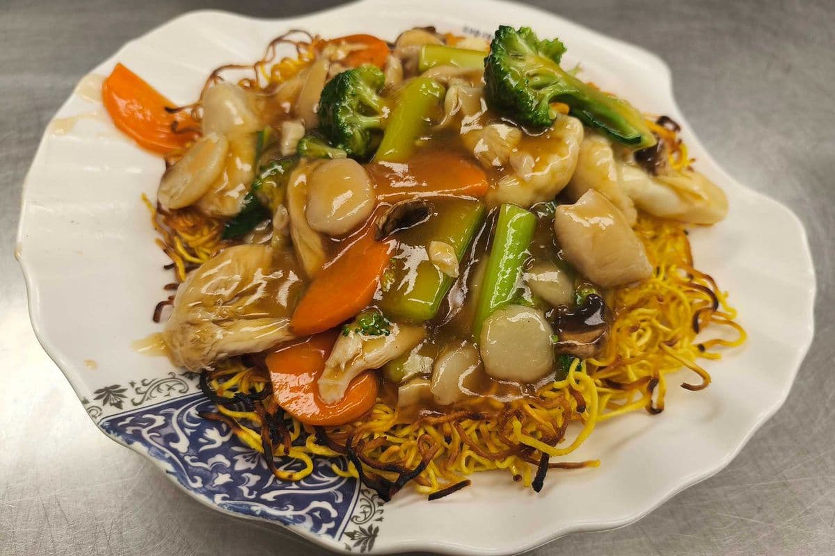 108a. Chicken and Mixed Veg Chow Mein