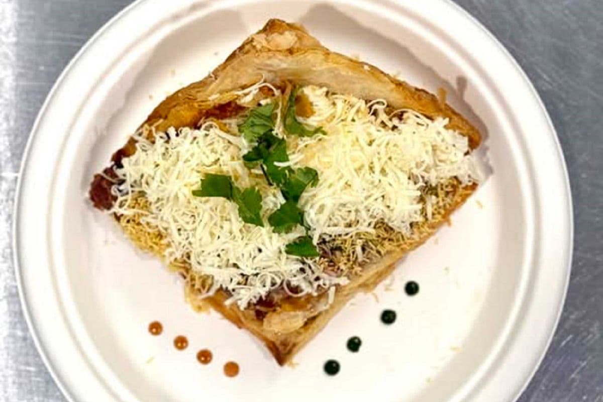 Veg Puff Chaat with Cheese