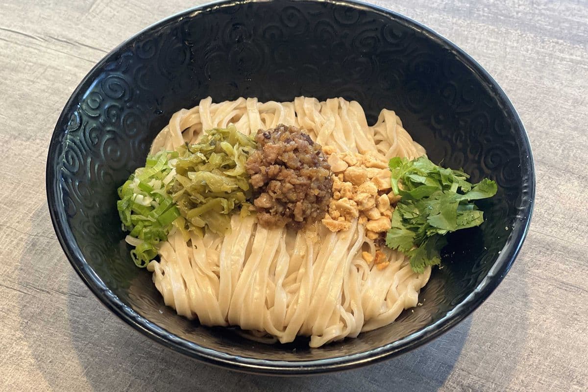 B15 SiChuan Dan Dan Noodle 四川擔擔麵