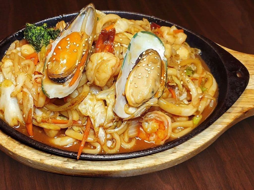Seafood Yaki Udon
