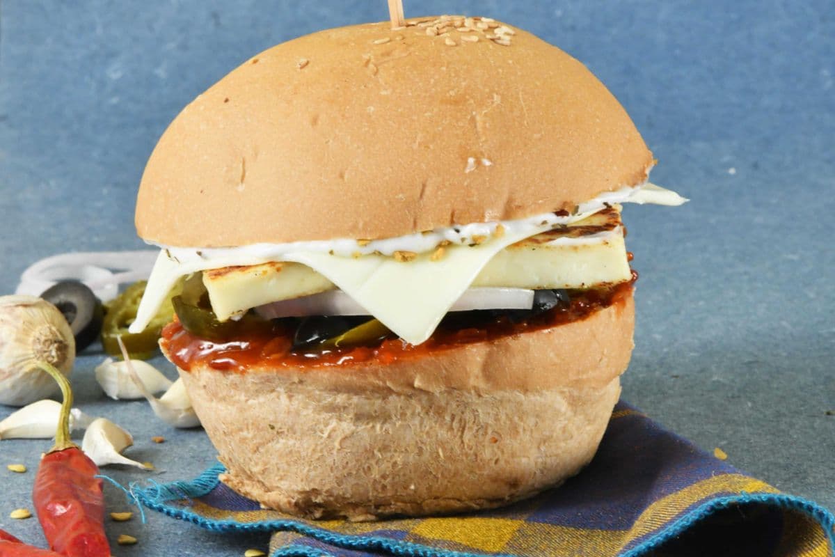 Schezwan Paneer Burger
