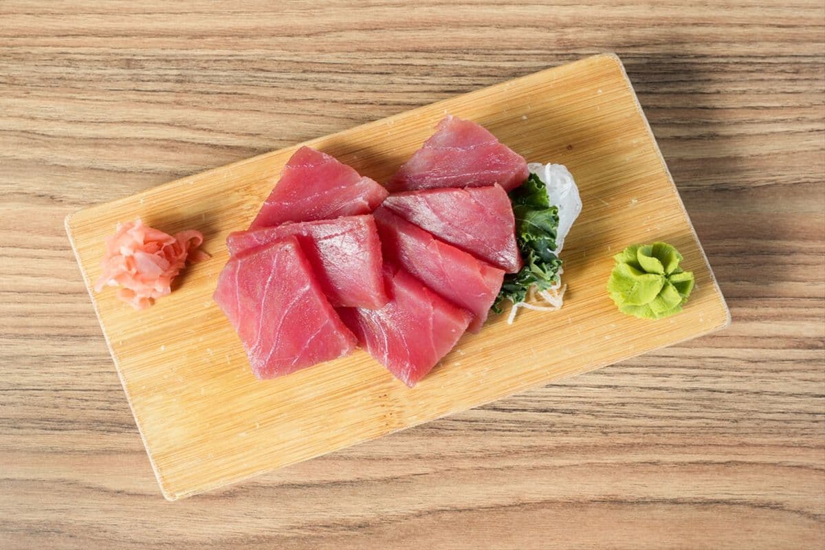 Ahi Tuna sushi (2 pcs)