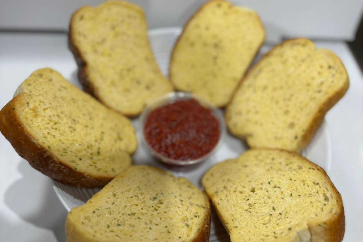 Garlic Bread (6pcs)