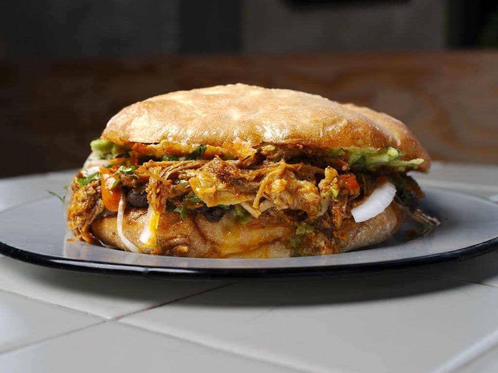 Torta Carnitas