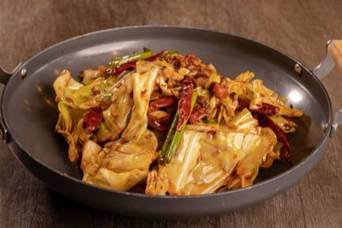 Gridded Cabbage with Pork 干锅手撕包菜