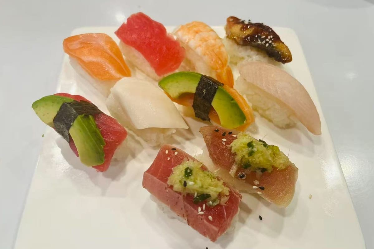 S31 Assorted Sushi (10pcs)(NEW)