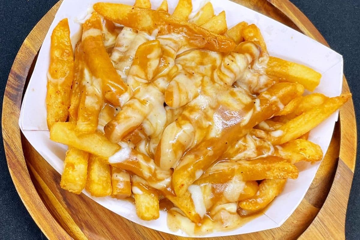 Poutine (Sauce au jus de viande et fromage) / Poutine (gravy and cheese)