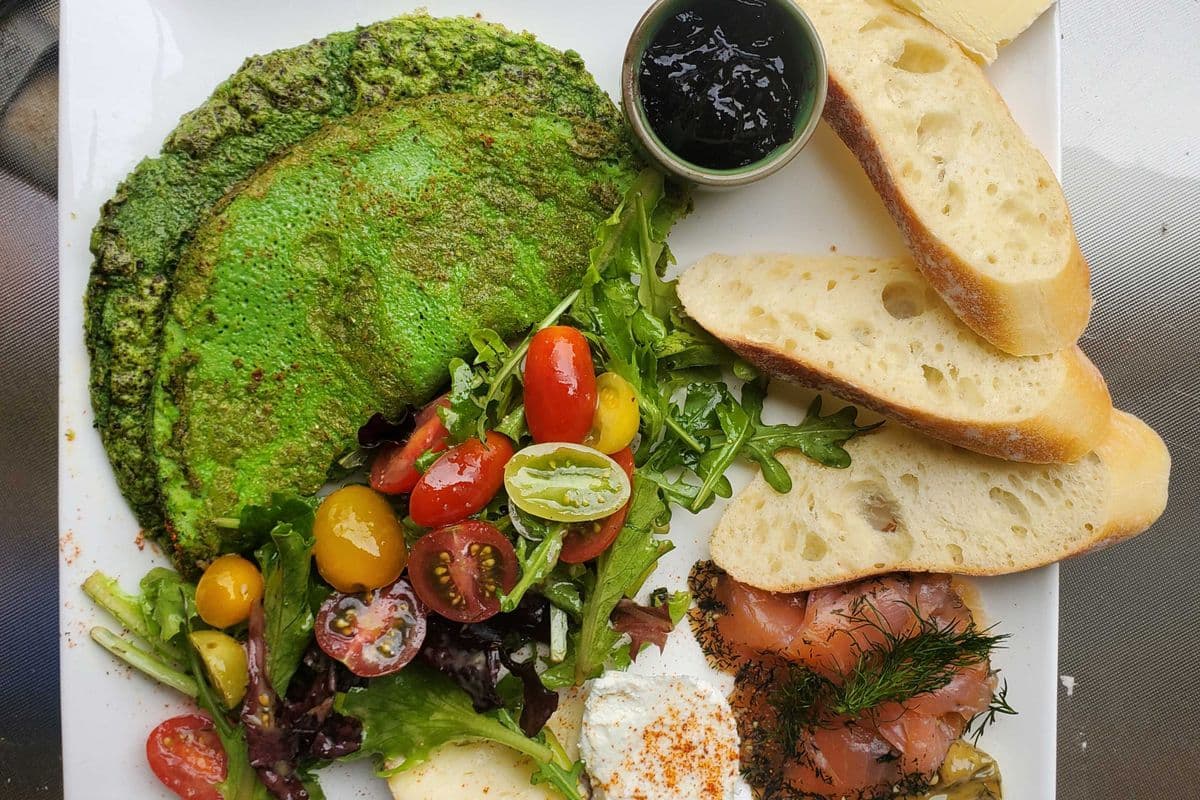 Omelette verte (épinards) - Green spinach omelette breakfast