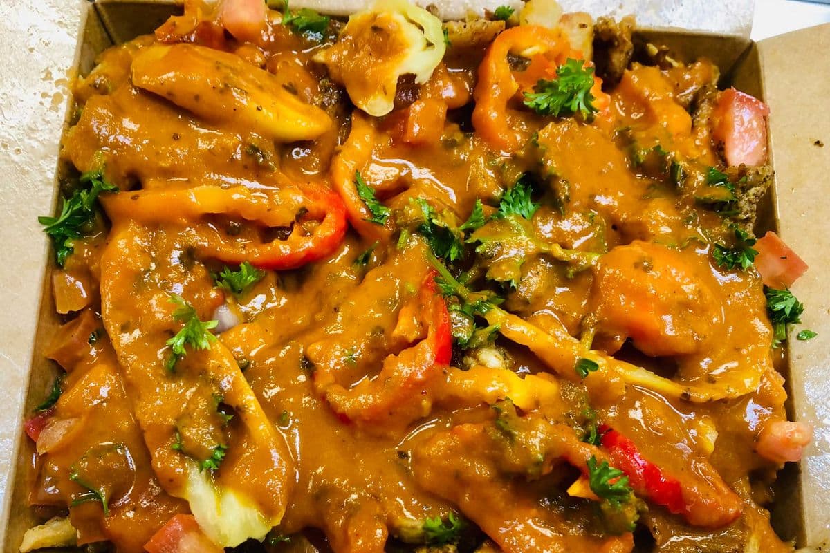 Butter Chicken Shawarma Poutine (Large)