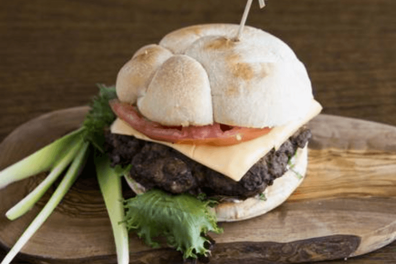 Homemade Cheeseburger (6 oz)