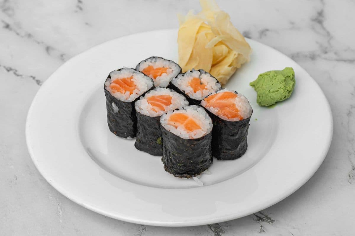 Salmon Maki (6 pcs)