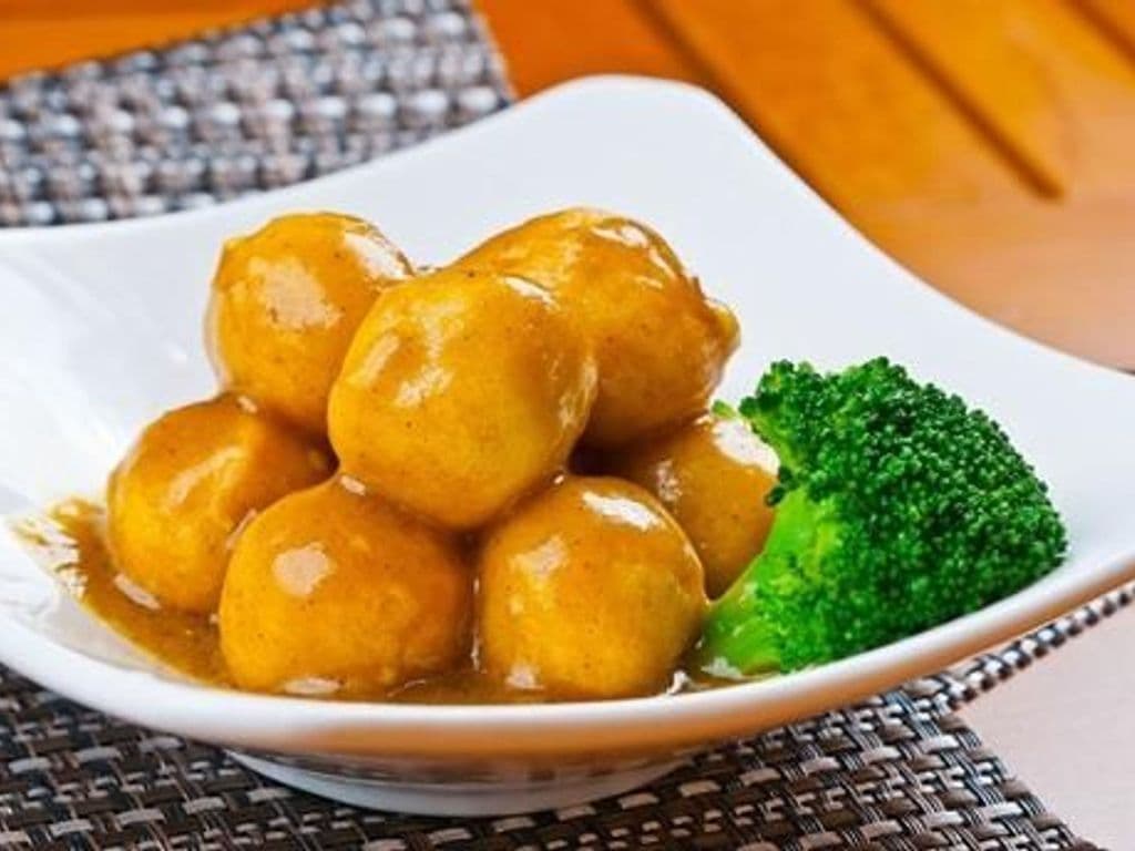 HK Street Curry Fish Balls (8pc)