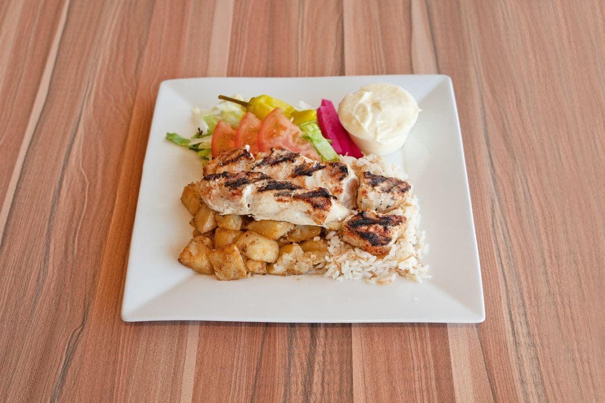 Plat de brochette de poulet
