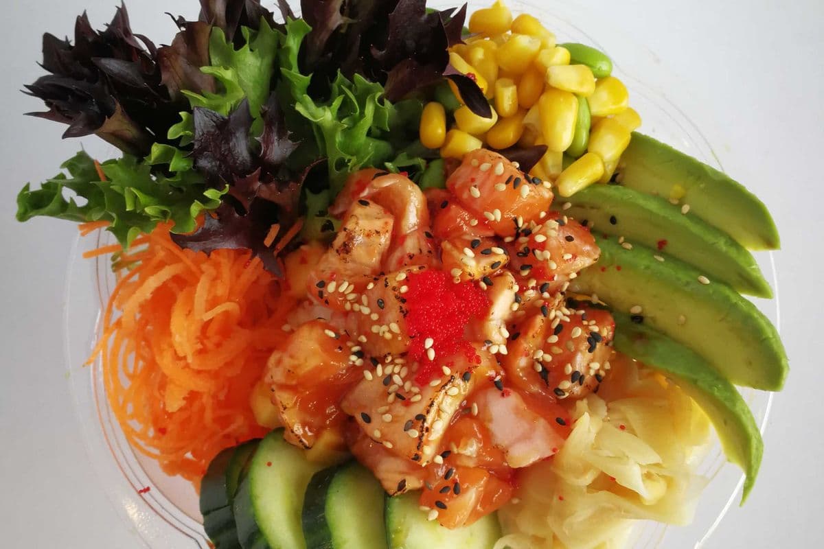 A12 Poké au saumon flambé / Flambeed Salmon Poke