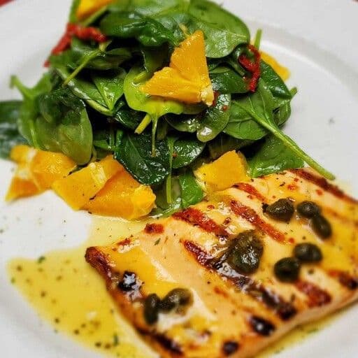Filet de saumon grillé / Grilled Salmon Fillet
