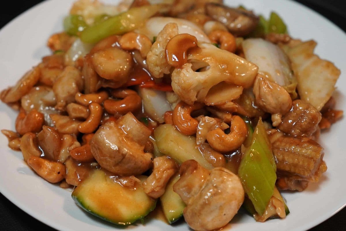 25. Diced Chicken with Cashew Nuts 腰果鸡