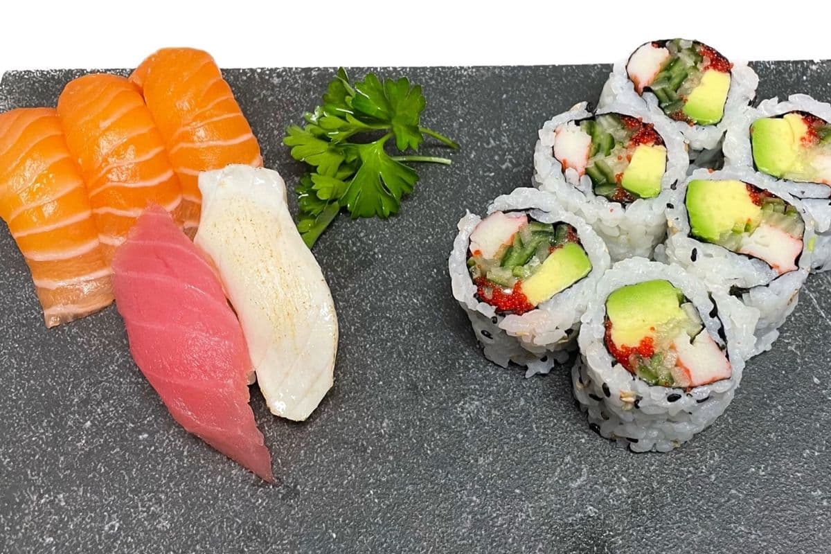 Sushi (5 pcs) and California (6 pcs)