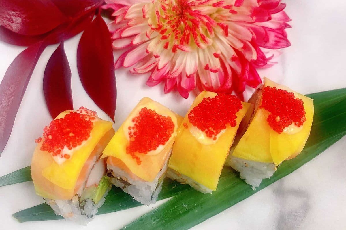 F02. Mango Tango Roll (8 pcs)