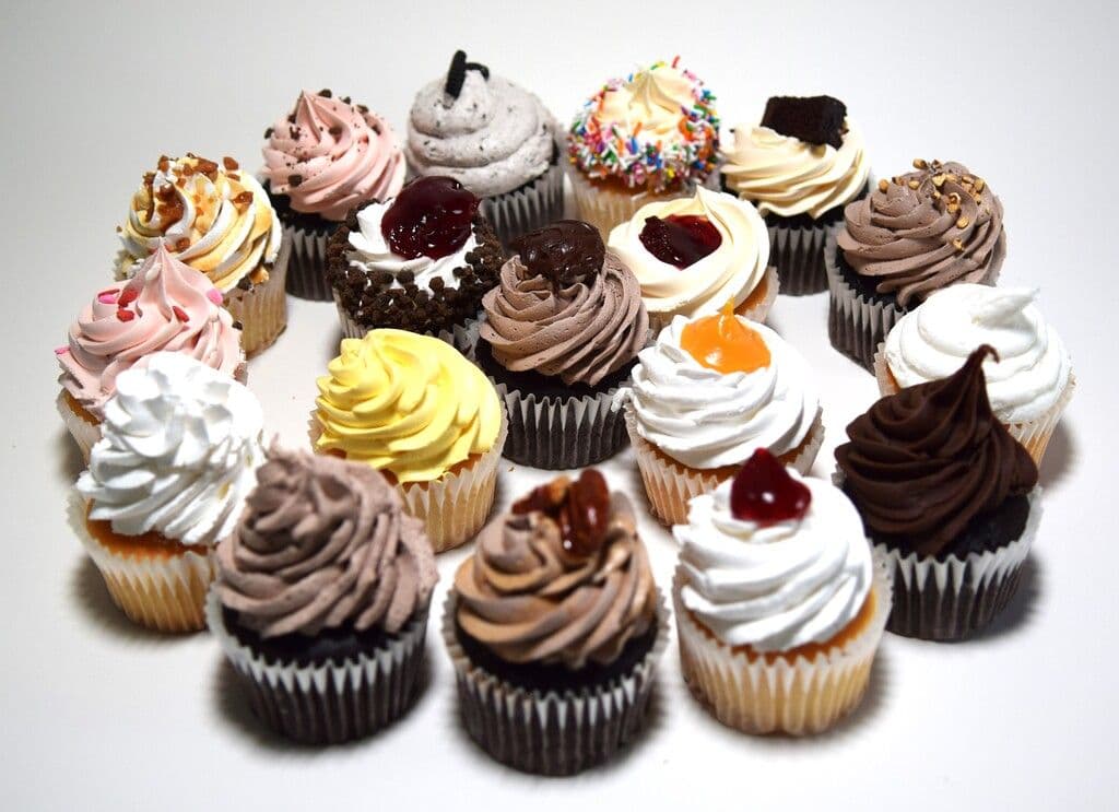 12 ASSORTED CUPCAKES