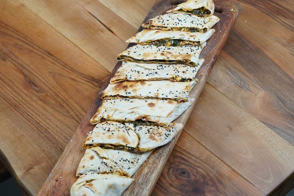 SPINACH AND CHEESE PIDE