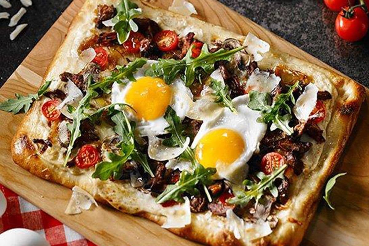 Group Sunny Egg & Braised Beef Pizza