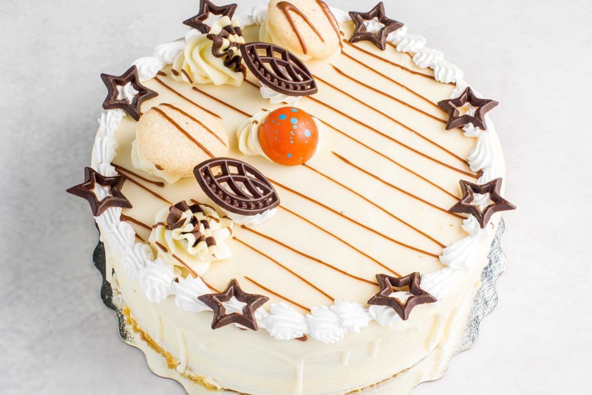 Vanilla 8" Cake