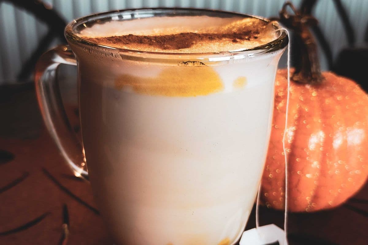 Caramel Apple Tea Latte (16oz)