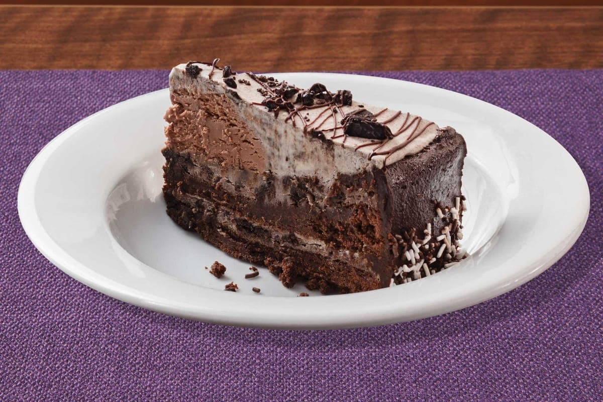 Cookies And Cream Cake (730 Cals)