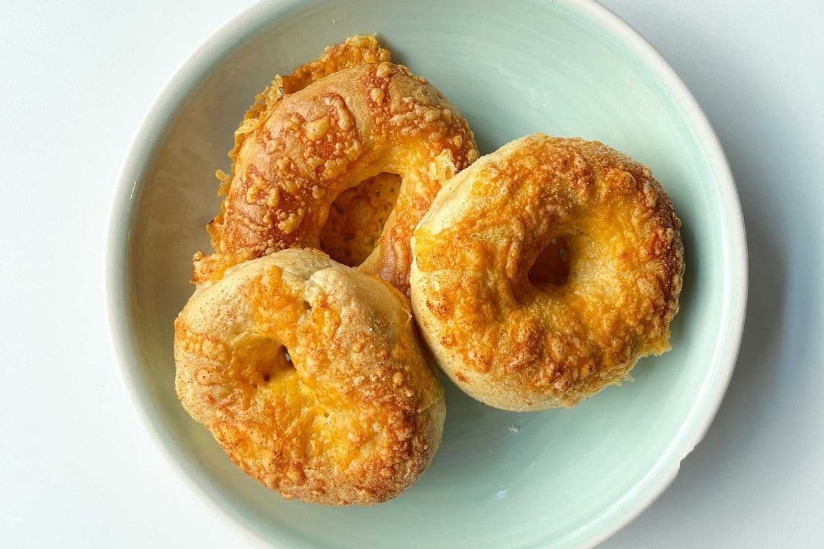 Six Pack Cheese Bagels