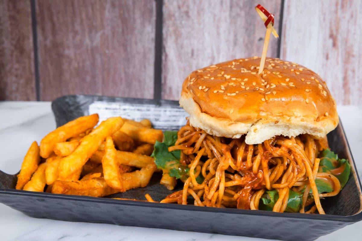 Noodles Burger