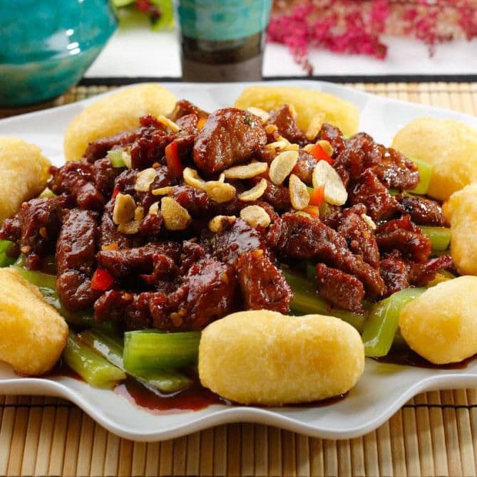 Diced Beef Tenderloin with Honey Pepper & Deep Fried Milk Puff 蜜椒牛柳粒拼脆奶