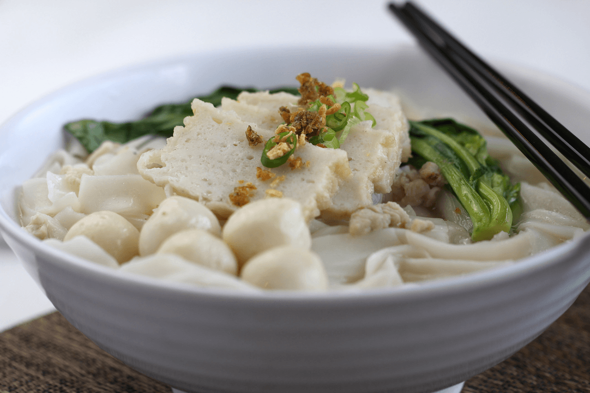 H05. Chiu Chow-Style Fish Balls with Flat Noodle Soup