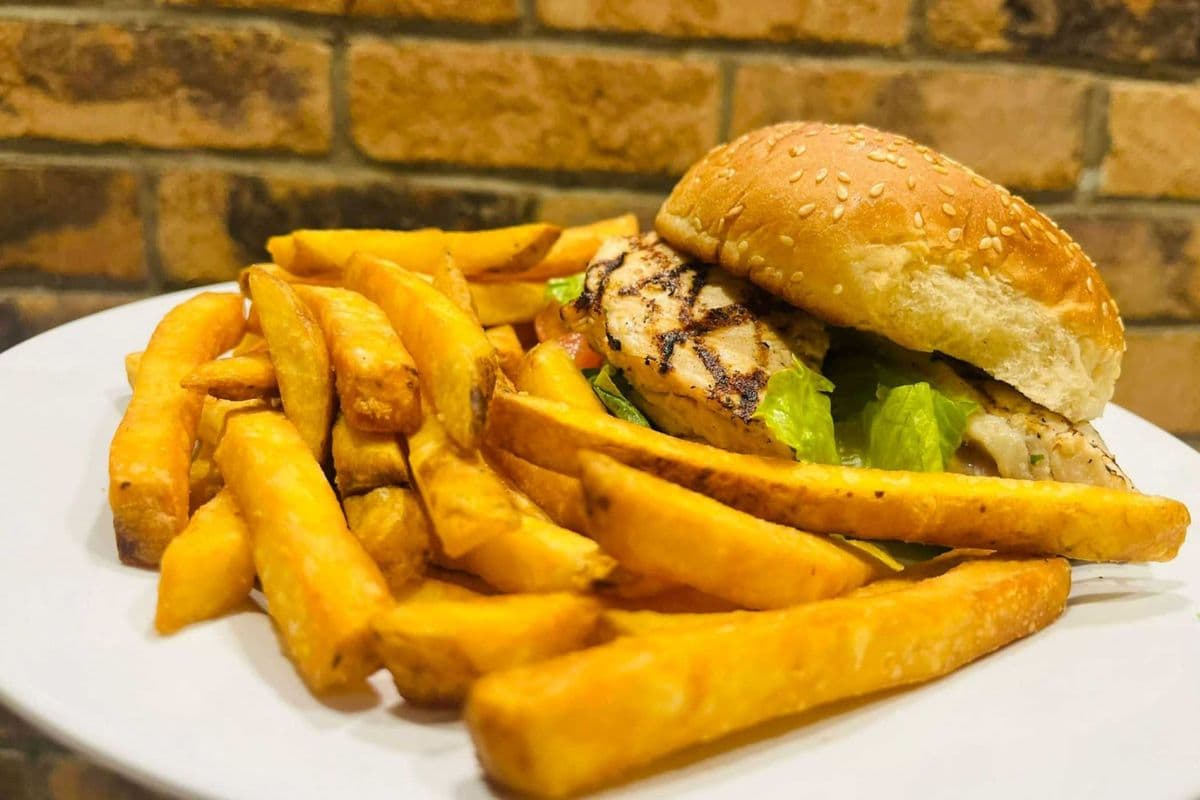 Chicken Burger W/ Fries
