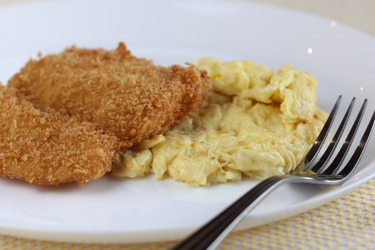 H13. Deep-Fried Basa Fish Fillet and Milk Scrambled Eggs