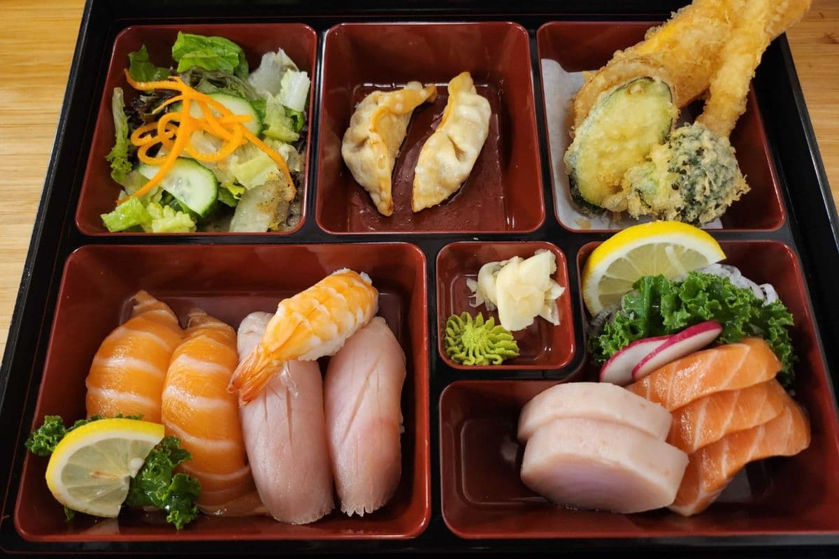 Dinner Sushi and Sashimi Box