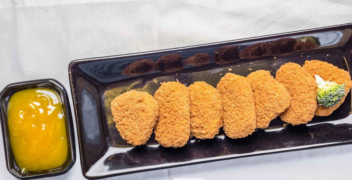 Chicken Nuggets Combo(8 pc, Fries, Gravy, pop)