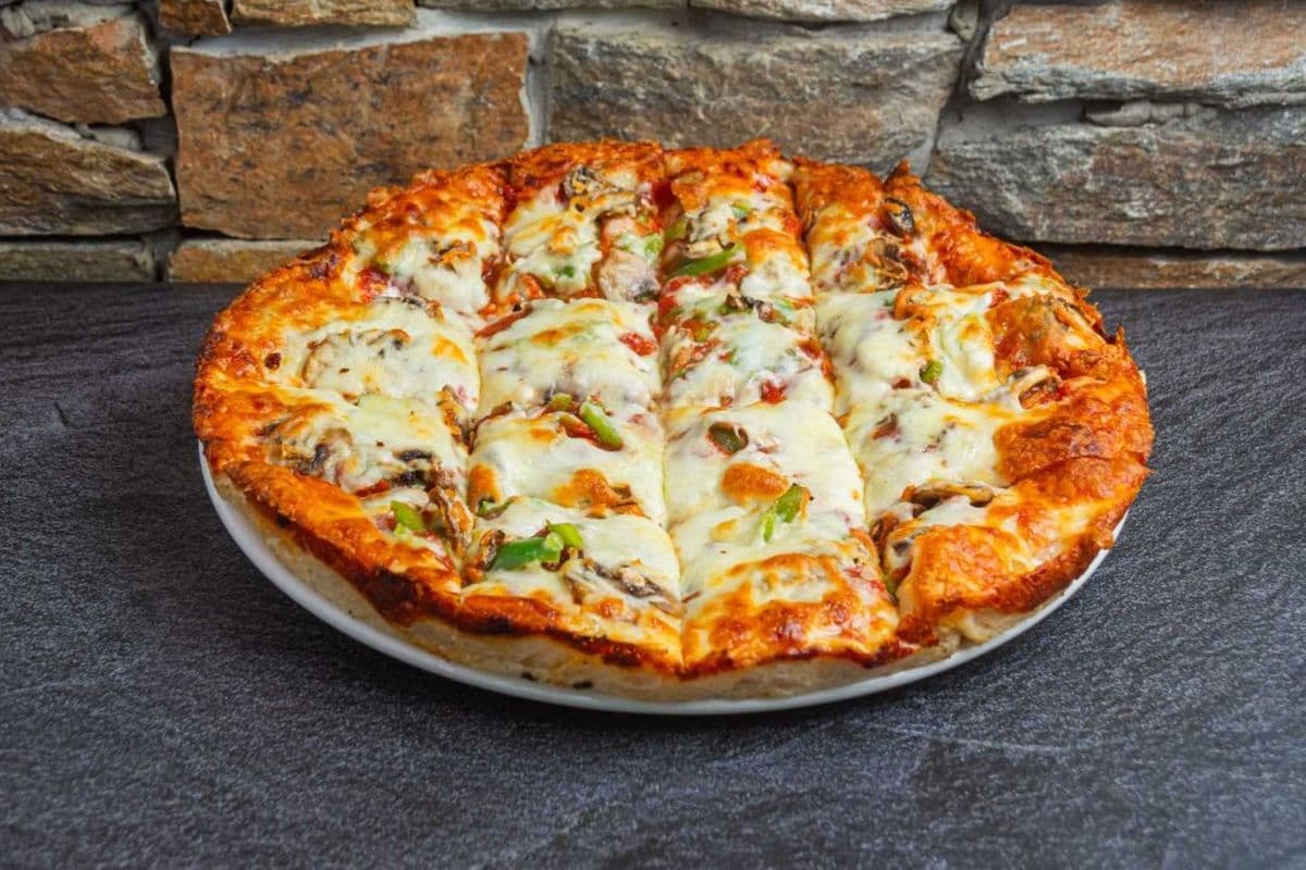 #18 12" Large Green Pepper and Mushroom Classic Pizza