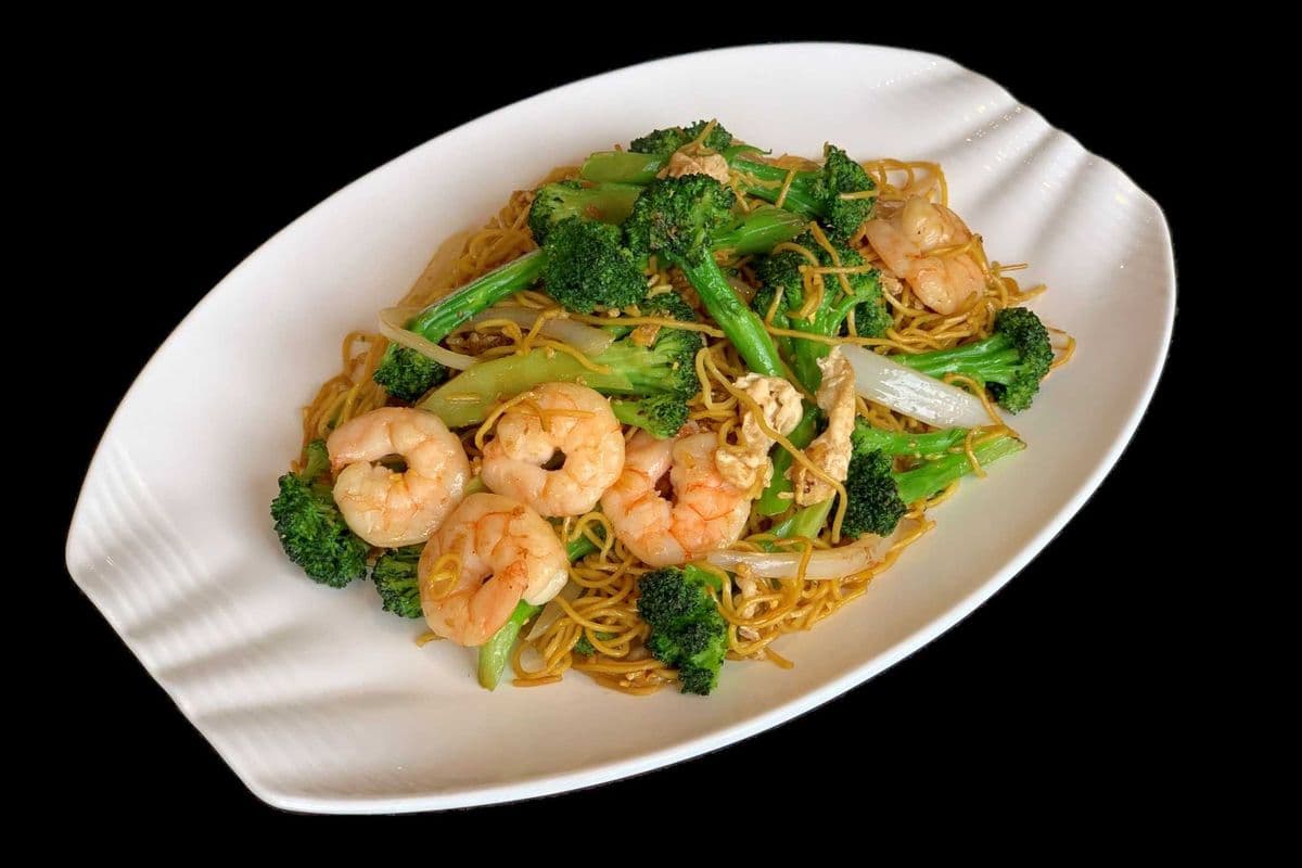 52. Fried Chow Mein Noodle with Broccoli and Shrimp