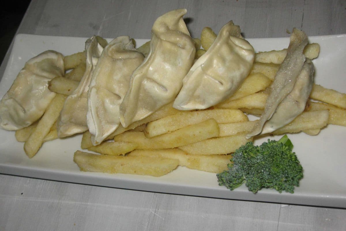 Pork Dumplings with Fries (8 pcs)