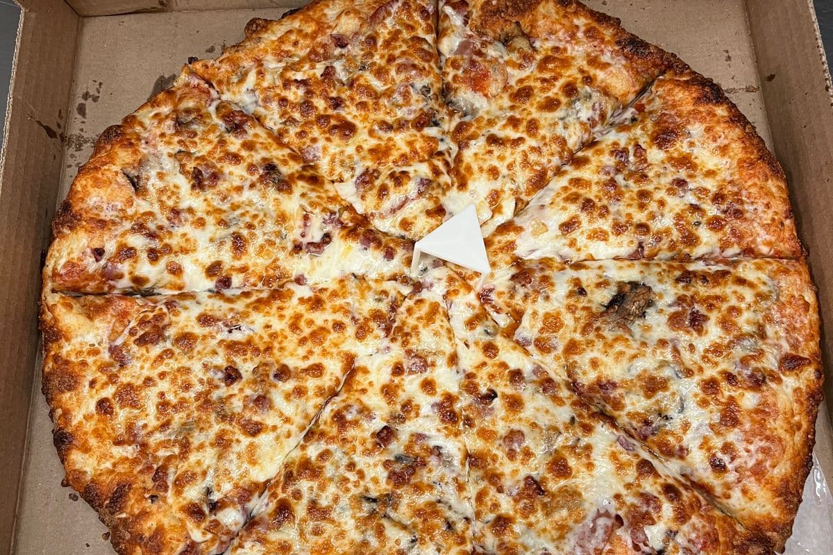 18" Canadian Pizza